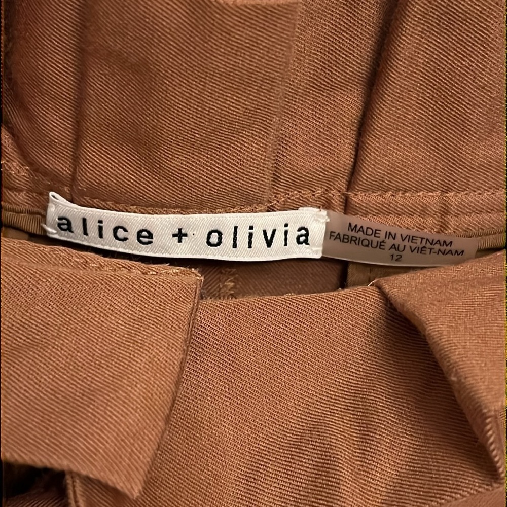 Alice + Olivia Paper Bag Cargo Short - Picture 5 of 8